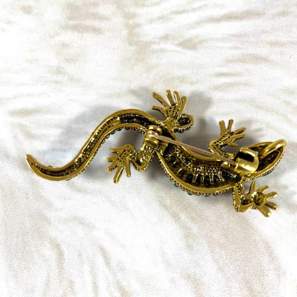 Thin Lizzy the adorable little rhinestone lizard pin - Picture 2 of 5